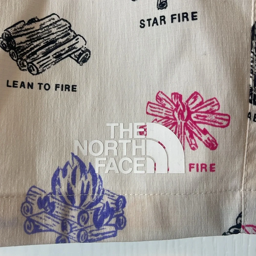 The North Face Class V Ripstop Boardshorts White Campfire Print Size 36 / Large